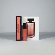 Load image into Gallery viewer, SAMPLE VIAL 0.8 NR Musc Noir Rose For Her EDP